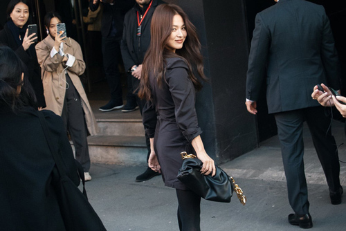 Song Hye Kyo lại khiến fan "bấn loạn" vì nhan sắc và thần thái cực sang chảnh ở trời Âu