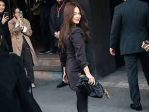 Song Hye Kyo lại khiến fan "bấn loạn" vì nhan sắc và thần thái cực sang chảnh ở trời Âu