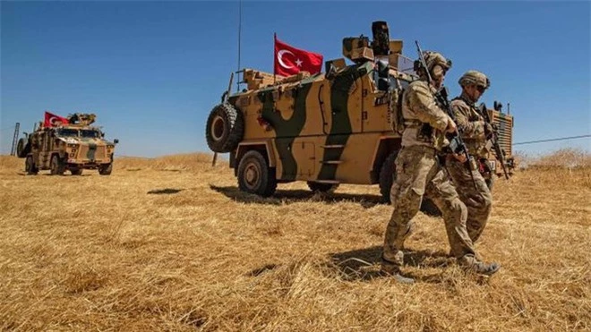 Nga tung nắm đấm, Thổ Nhĩ Kỳ lập tức xuống thang: Hỏa lực đã có tiếng nói ở Syria - Ảnh 1.