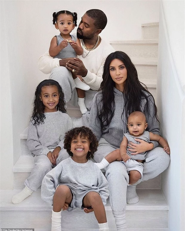 Rộ tin Kim siêu vòng 3 Và Kanye West ly hôn, bắt đầu cuộc chiến giành quyền nuôi con và đế chế gia tài - Ảnh 2.