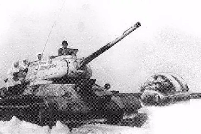 Vào năm 1936, trước khi Thế chiến II bắt đầu, các quốc gia trên thế giới vẫn đang trong giai đoạn thăm dò phát triển xe tăng. Một số quốc gia ủng hộ việc sử dụng xe tăng làm mũi nhọn tấn công, trong khi một số nước khác cho rằng xe tăng chỉ là phương tiện che chở cho bộ binh.