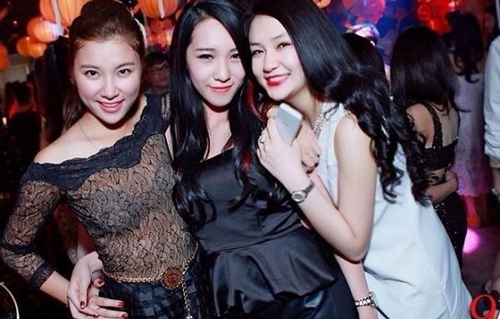 3 bà xã vừa xinh vừa giỏi của ca sĩ Việt: Từ hot girl đến nữ doanh nhân tài ba, kiếm tiền "khủng"