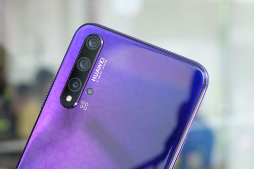 Smartphone 4 camera sau, RAM 8 GB giảm giá sốc tại Việt Nam