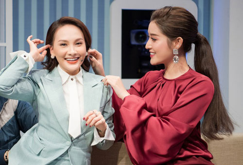 Đứng lên bục cao, Bảo Thanh vẫn bị Huyền My “dìm hàng” chiều cao