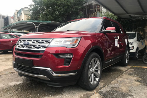 Ford Explorer giảm giá gần 300 triệu đồng tại Việt Nam