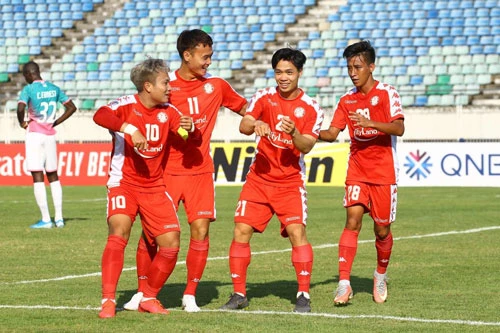 Pha đánh đầu của Công Phượng giúp CLB TP. HCM gỡ hòa 2-2 ở trận ra quân. Pha đánh đầu của Công Phượng giúp CLB TP. HCM gỡ hòa 2-2 ở trận ra quân.