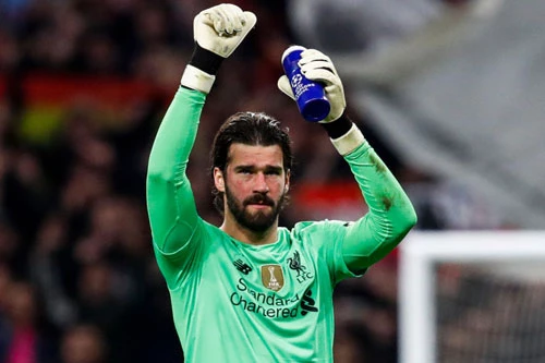 Thủ môn: Alisson Becker (Liverpool, 81 triệu bảng).