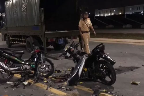 TPHCM: Tự đâm xe vào nhau trong lúc đua xe, 2 “quái xế” tử vong