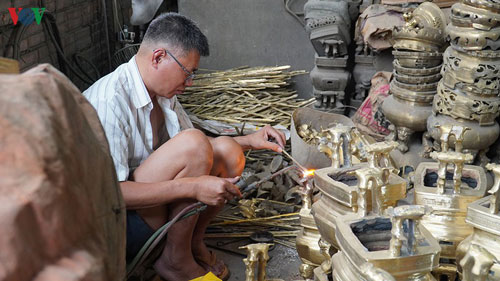 Nhiều làng nghề kinh doanh hiệu quả nhờ thương mại điện tử