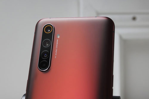 Trên tay Realme X50 Pro 5G: Chip Snapdragon 865, RAM 12 GB, 4 camera sau, sạc 65W, giá gần 15 triệu