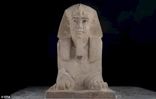 Phát hiện tượng nhân sư bằng cẩm thạch quý hiếm