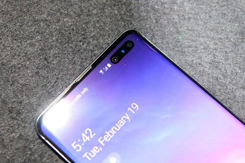 4. Samsung Galaxy S10 5G (97 điểm).