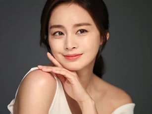Ngỡ ngàng với nhan sắc "gái hai con" Kim Tae Hee