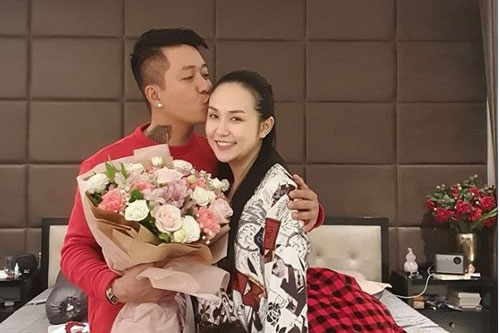 Diện mạo mới nhất của nhóc tì thứ 3 nhà Tuấn Hưng, càng lớn càng giống bố