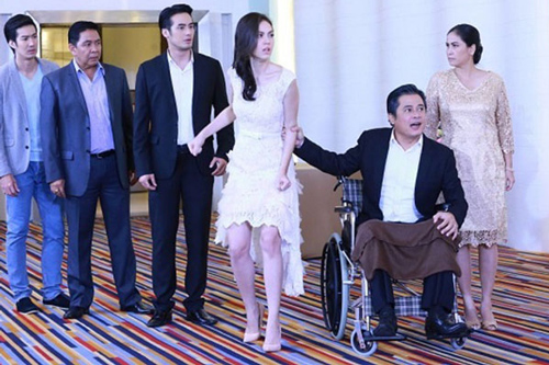 Thông gia đòi trả con gái vì "không biết đẻ còn hỗn láo", bố vợ cười: Để tôi mở tiệc ăn mừng