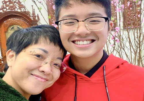 Bố Công Lý trao 'tài sản quý giá nhất' cho con trai Thảo Vân