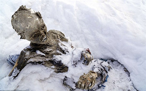 Băng tan nhanh ở Everest lộ những bí mật kinh hoàng