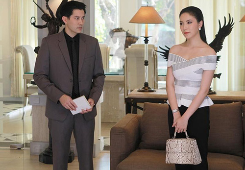 Chê vợ nghèo nàn quê mùa, chồng đứng 'đơ như tượng' khi vợ tuyên bố: Tôi là sếp mới ở đây, anh vừa mất việc