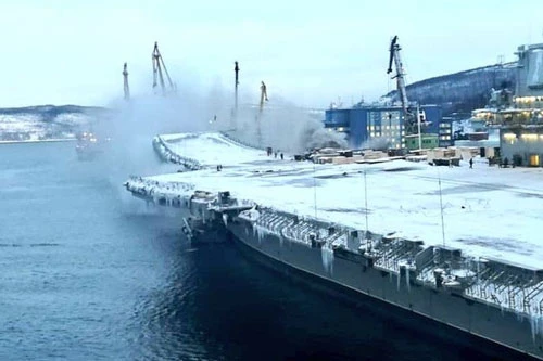 Tàu sân bay duy nhất của hải quân Nga hay còn được gọi là tuần dương hạm mang máy bay Đô đốc Kuznetsov hiện vẫn nằm tại nhà máy sửa chữa tàu biển ở Murmansk sau vụ tai nạn chìm ụ nổi PD-50 hồi năm 2018.