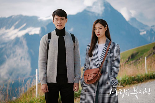 Hôn thê của Hyun Bin trong 'Hạ Cánh Nơi Anh': Không chỉ gương mặt sang chảnh mà diện toàn đồ hiệu giá nghìn USD