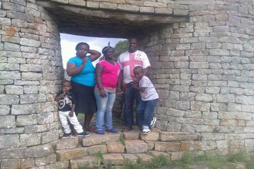 Bán chồng ngoại tình lấy 400.000 đồng mua quần áo cho con