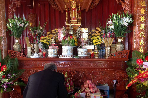 Sắp xếp ban thờ gia tiên phải nhớ tránh điều 'đại kỵ' này để cả năm Phát Lộc