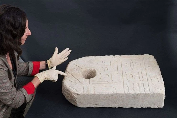 Đi bơi, bác sĩ vô tình phát hiện cổ vật 3.400 năm tuổi của Ai Cập