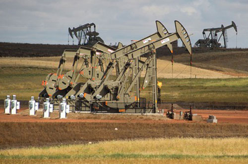 Giá xăng, dầu (25/2): Tiếp tục đi xuống