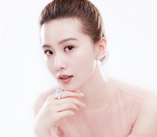 Lưu Thi Thi tiếp tục gây thương nhớ với thân hình mi nhon và ngày càng xinh đẹp sau sinh