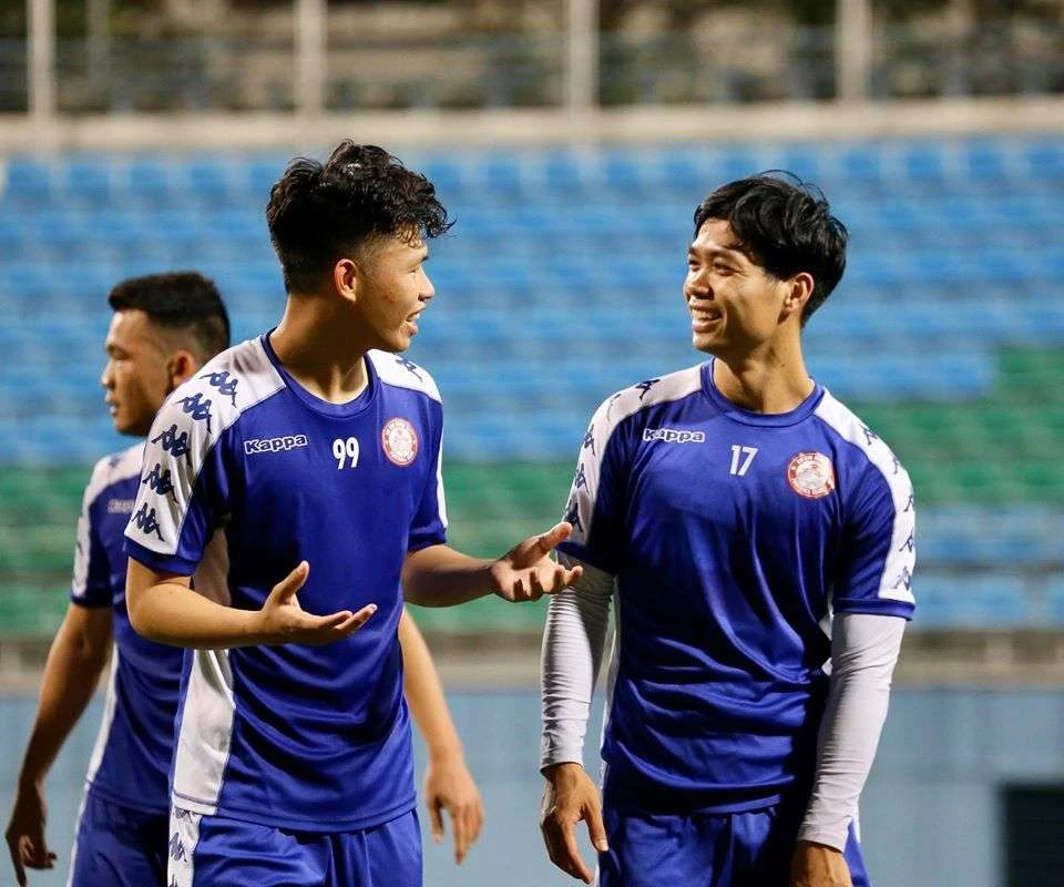 Công Phượng và các đồng đội đã có mặt tại Singapore chuẩn bị đối đầu Hougang United.