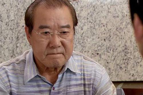 Bố chồng yêu cầu các con góp tiền làm 30 mâm cỗ dịp lễ mừng thọ tuổi 70, tôi vừa lên tiếng can ngăn liền bị ông mắng và đuổi khỏi nhà sau đó