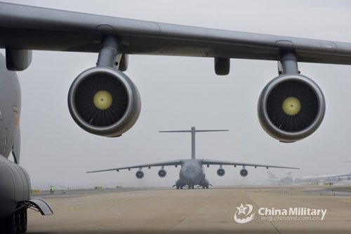 "Lực sĩ bay" Y-20 thể hiện uy lực tại Vũ Hán, Trung Quốc