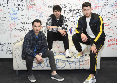 Nick Jonas trải lòng khoảng thời gian Jonas Brothers tan rã