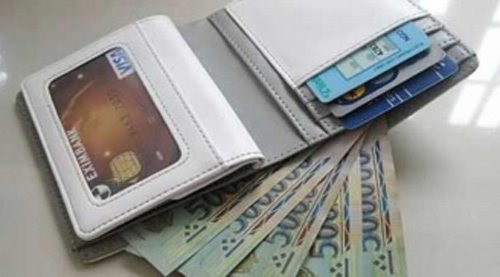 Từ giờ đến cuối năm, cứ đặt thứ này vào ví là Thần Tài ưng ý phát lộc, tiền đếm mỏi tay