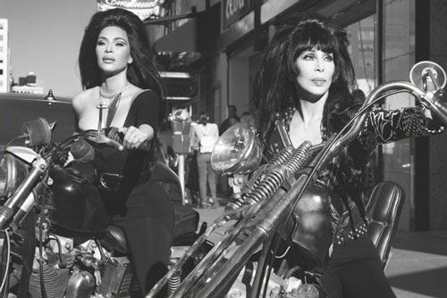 "Kim siêu vòng 3" chụp ảnh cùng các biểu tượng đình đám