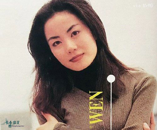 Không 'sắc nước hương trời' nhưng Vương Phi thời trẻ đã khí chất ngút ngàn thế này