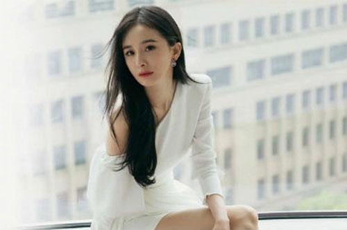 'Thất nghiệp' ở nhà vì dịch bệnh, Dương Mịch khoe số cân nặng khiến dân tình hoảng hốt