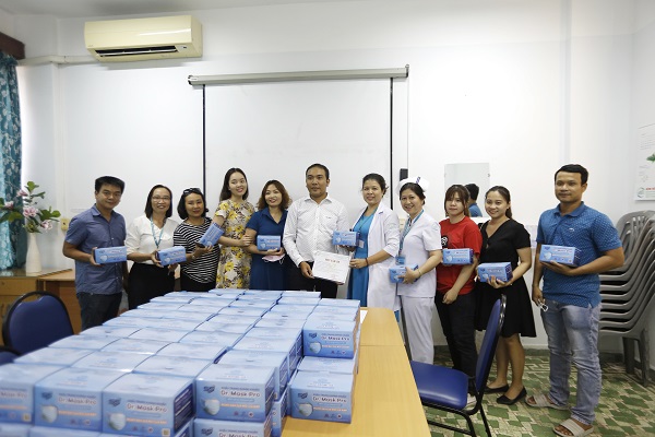 Tặng miễn phí hàng trăm nghìn khẩu trang kháng khuẩn cho các bệnh viện 