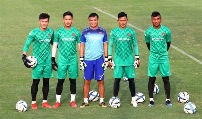 HLV thủ môn Trần Minh Quang và các học trò ở đội U23 Việt Nam
