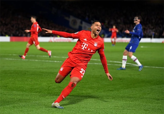 Gnabry lập cú đúp trong vòng 3 phút