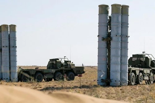 Tổ hợp phòng không S-300 của Syria bị Sina coi là vô dụng. Ảnh: TASS.