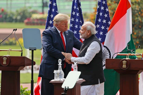 Thủ tướng Ấn Độ Narendra Modi và Tổng thống Mỹ Donald Trump. (Ảnh: AP)