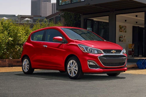 1. Chevrolet Spark 2020 (giá khởi điểm: 13.220 USD).