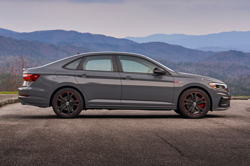 Sedan động cơ tăng áp, công suất 228 mã lực, cạnh tranh với Toyota Camry, Honda Accord