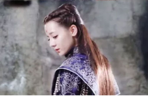 Fan "gào thét" vì tạo hình cô dâu của Địch Lệ Nhiệt Ba trong "Chẩm thượng thư"... quá nổi bật