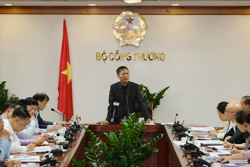 Thiếu nguyên liệu, doanh nghiệp lo phải dừng dây chuyền sản xuất