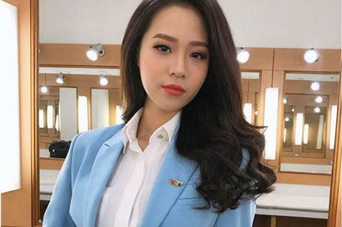 Vẻ quyến rũ của MC thể thao trẻ tuổi nhất VTV, từng gây tiếc nuối khi thi trượt hoa hậu