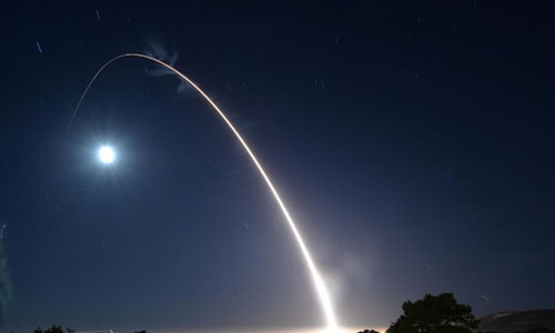 Siêu tên lửa đạn đạo Minuteman III đánh trúng mục tiêu cách 6.900km