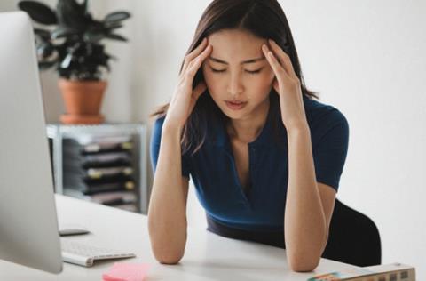 Cưới xong chồng mới nói anh đang nợ 300 triệu