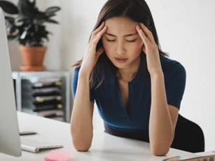 Cưới xong chồng mới nói anh đang nợ 300 triệu